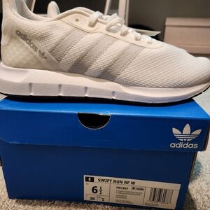 Adidas Swift Run